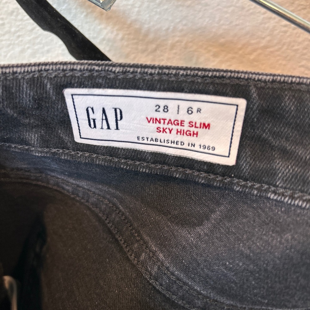 Gap Vintage Slim Sky High Jeans Womens 28 6R Washed Black Raw Hem Stretch Denim - Picture 3 of 11